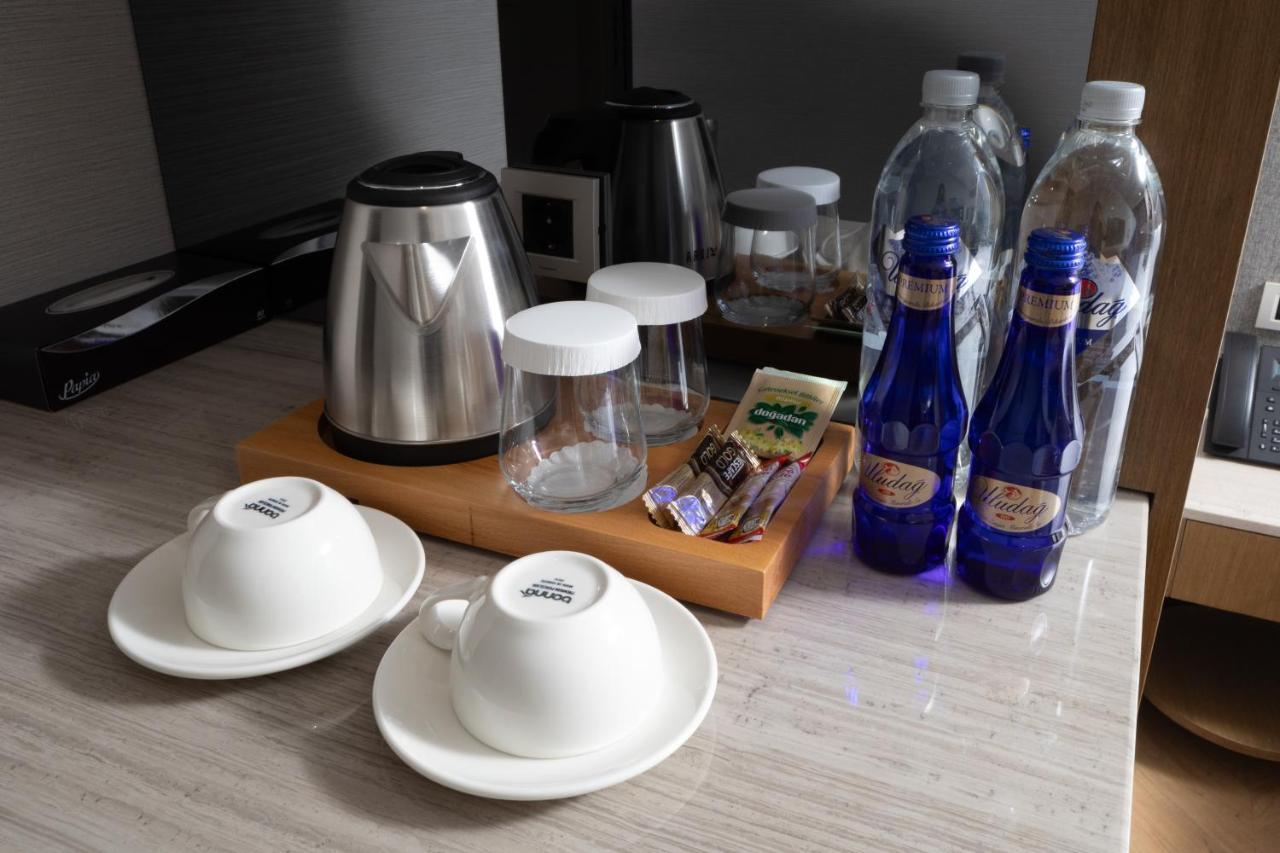 Bentley Hotel Old City-Special Class Istanbul Exteriör bild Bottled water in a hotel room