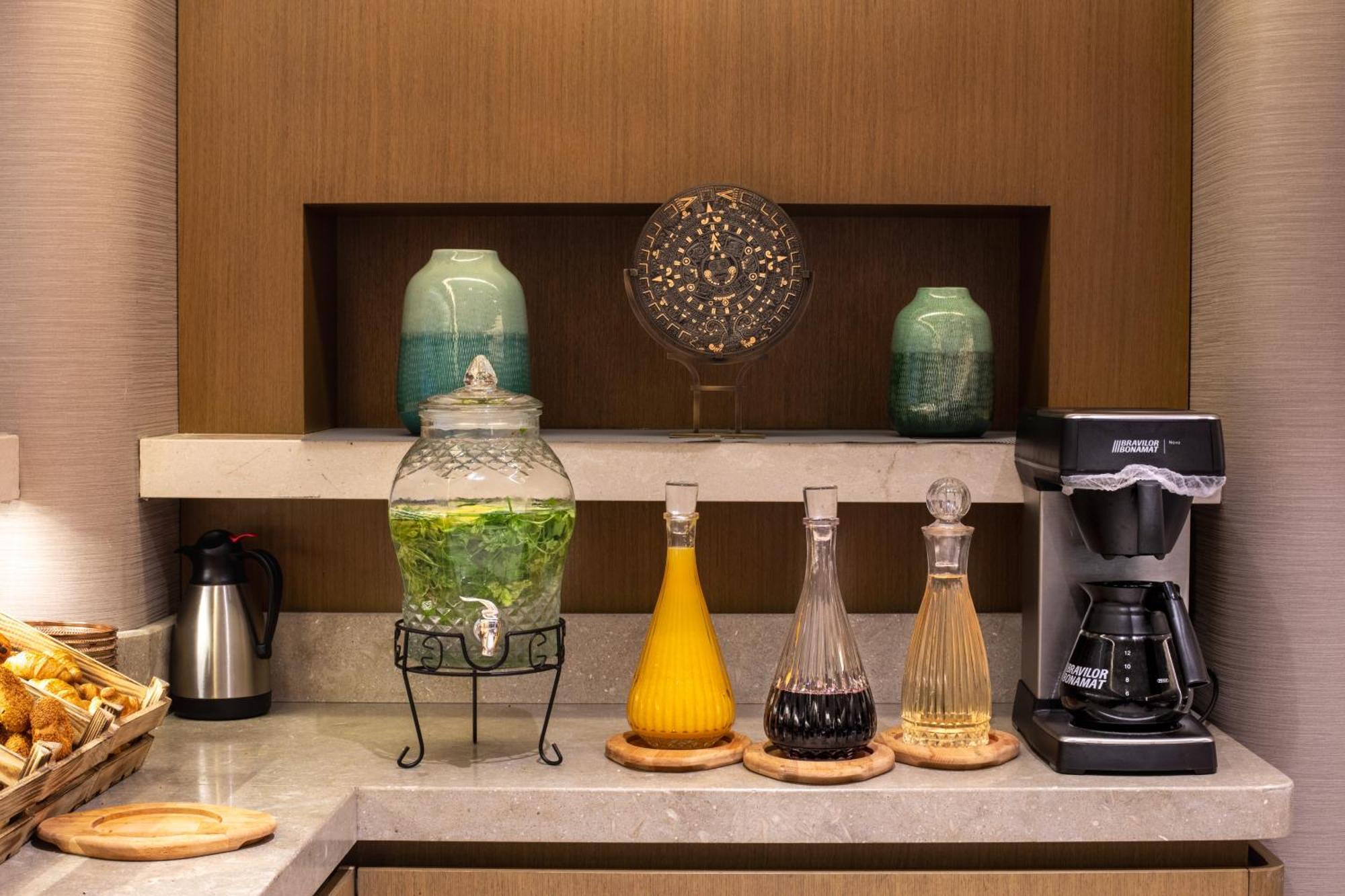 Bentley Hotel Old City-Special Class Istanbul Exteriör bild A selection of teas and coffee on board a Boeing 787