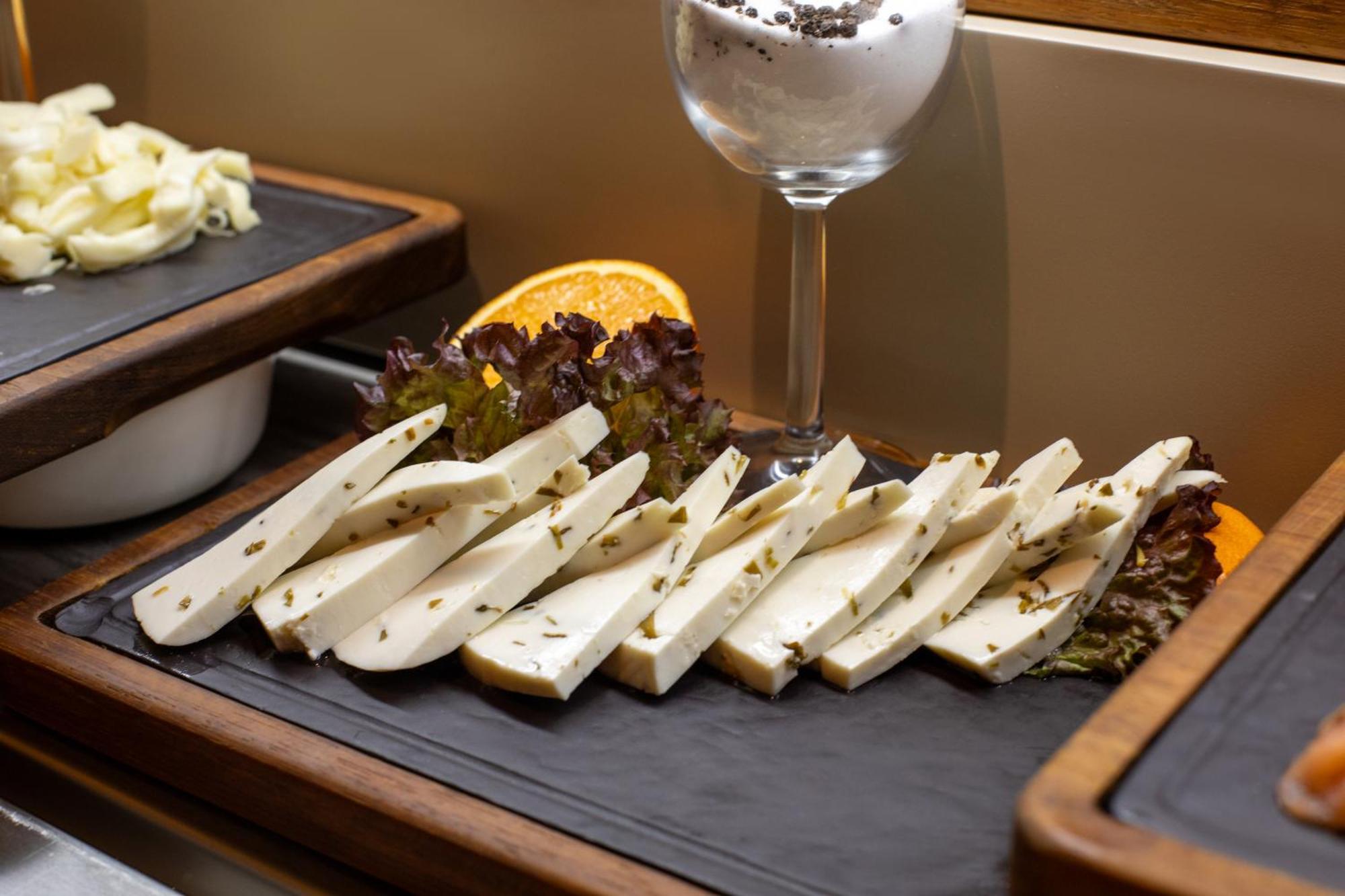 Bentley Hotel Old City-Special Class Istanbul Exteriör bild Idiazabal cheese