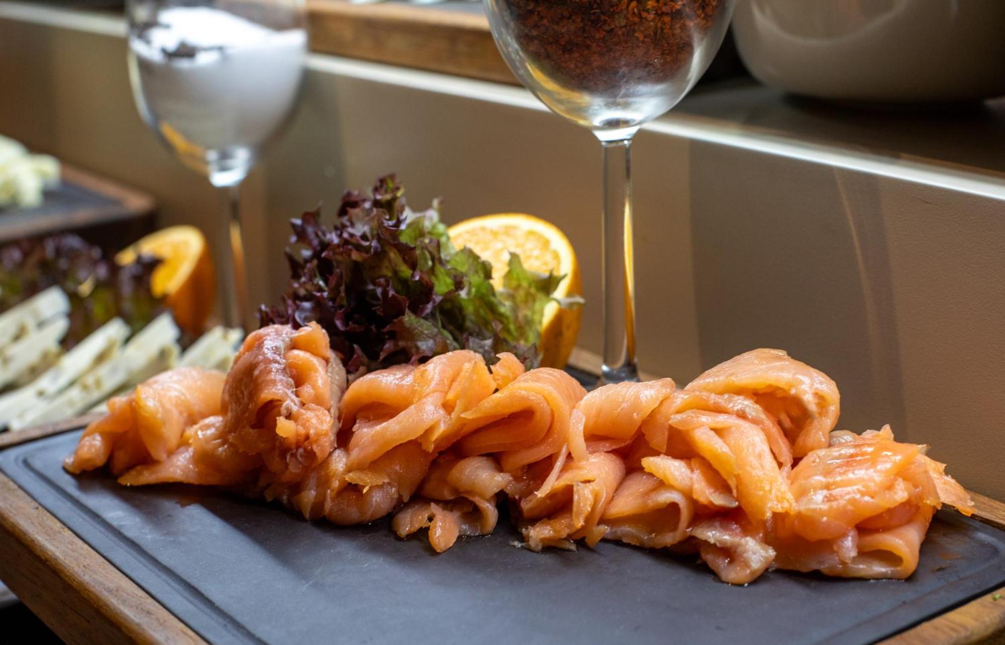 Bentley Hotel Old City-Special Class Istanbul Exteriör bild Smoked salmon