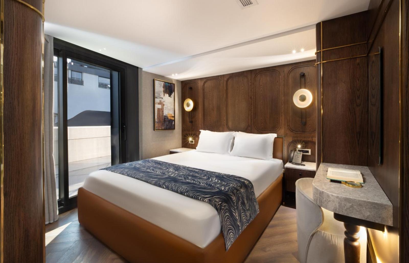 Bentley Hotel Old City-Special Class Istanbul Exteriör bild A bedroom at the hotel